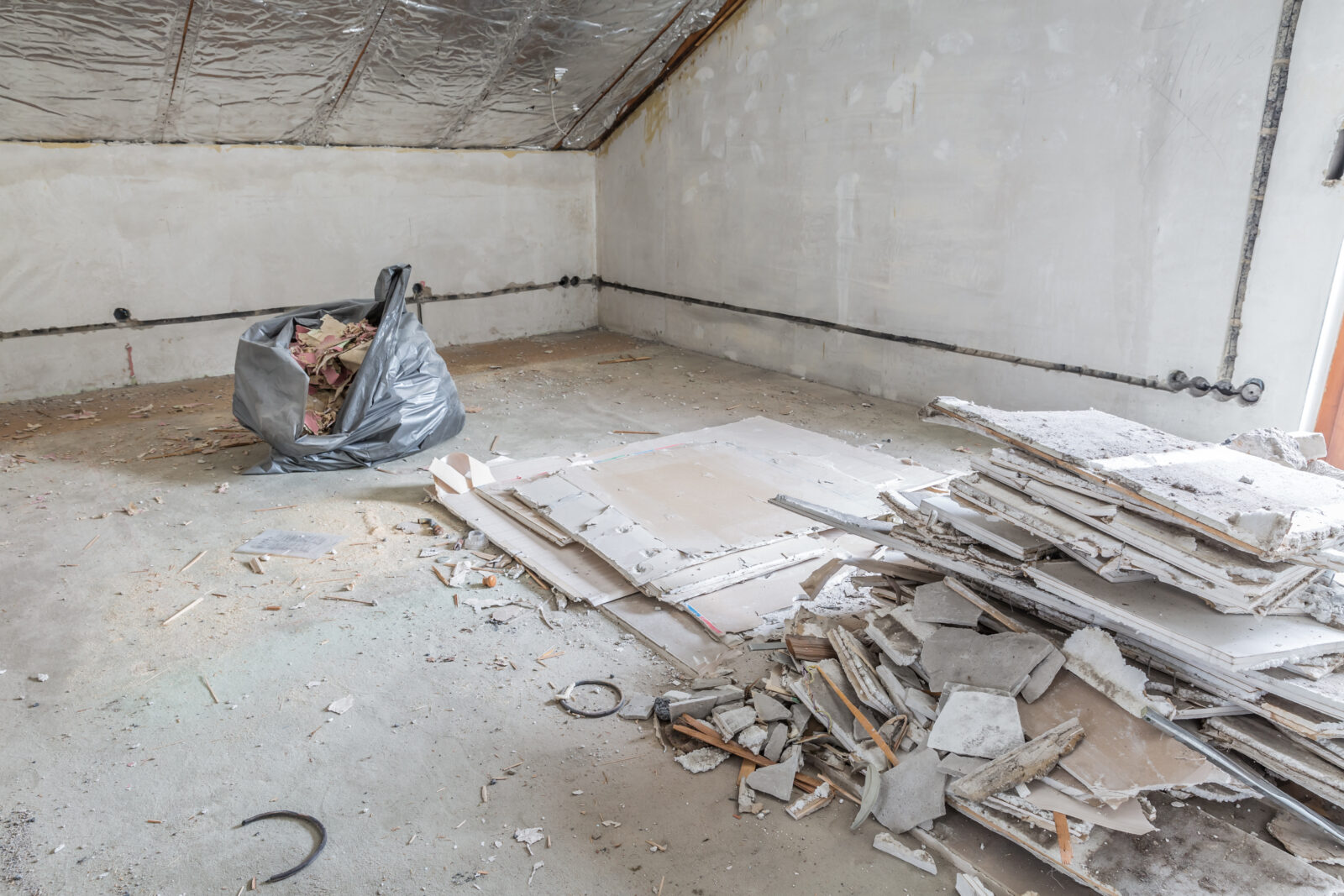 Travaux de curage intérieur par notre entreprise de démolition dans le Carembault