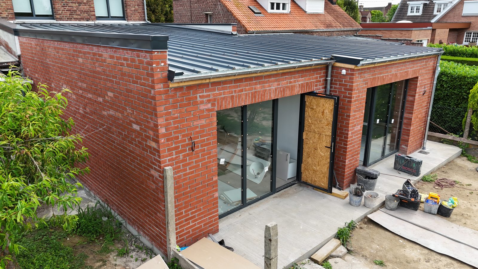 Élévation et levage de façade pour une extension de maison dans le Pas-de-Calais par nos artisans de Seclin