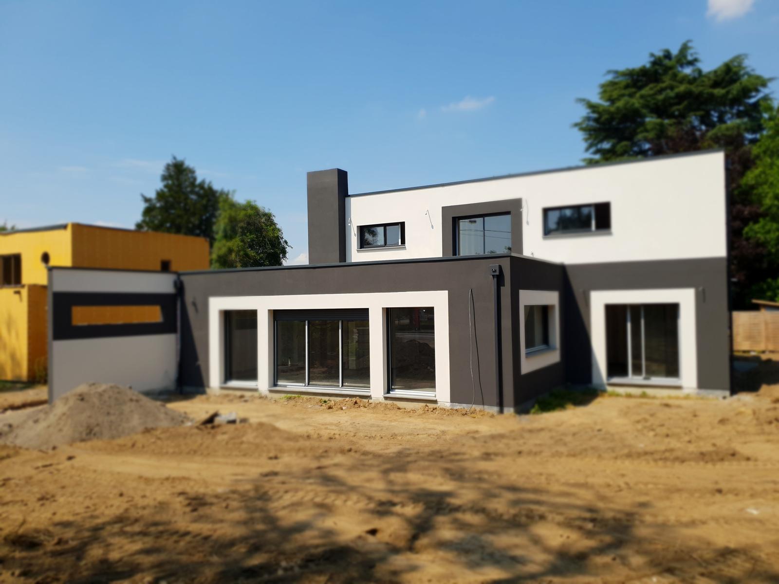 menuiseries d'une maison contemporaine à Fournes-en-Weppes, grandes baies aluminium et bardage