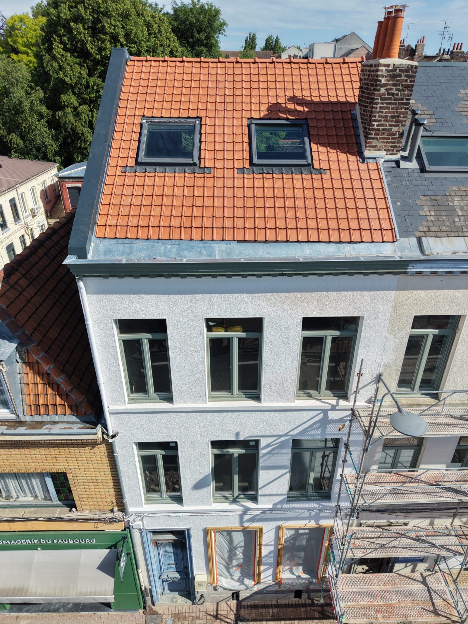 surélévation de deux immeubles à Lille Saint-Maurice, bardage alu et façade rénovée, vue drone