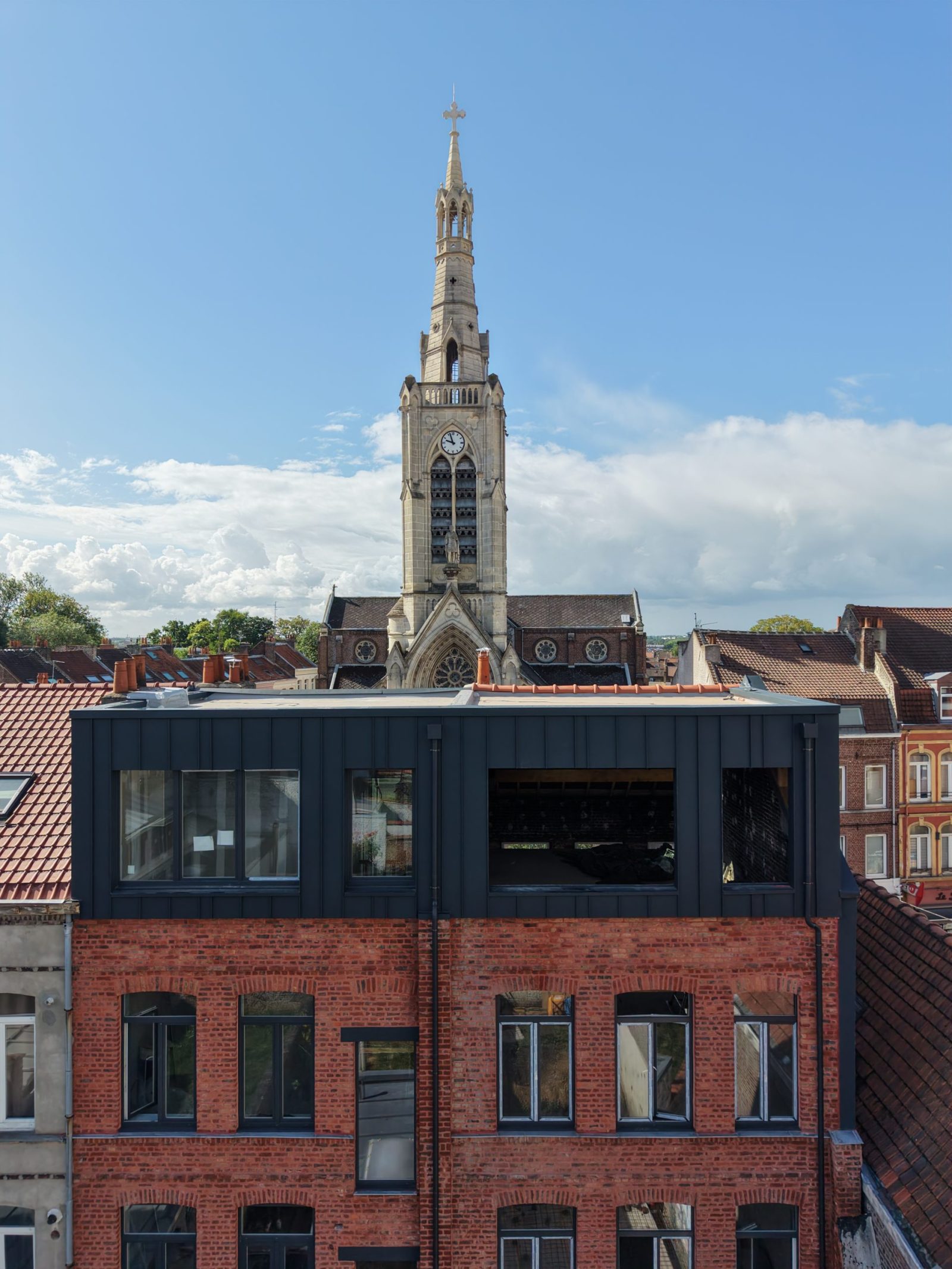 rénovation et surélévation de deux immeubles mitoyens à Lille, près de l'église Saint-Maurice